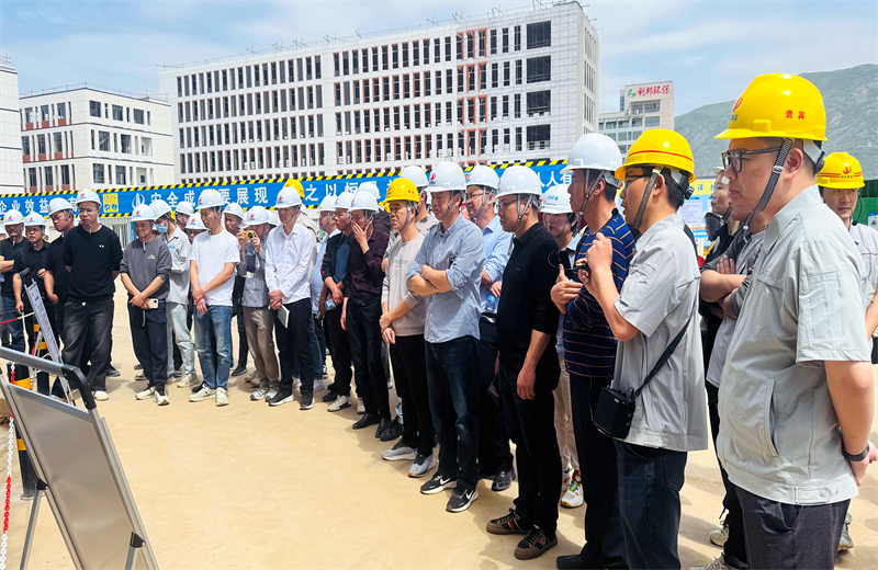 2025年4月17日，由莆田市涵江区住房和城乡建设局主办、4001百老汇三建承办的钢筋安装工程质量防控现场交流会在联东U谷·涵江海峡智造产业谷一期成功召开。